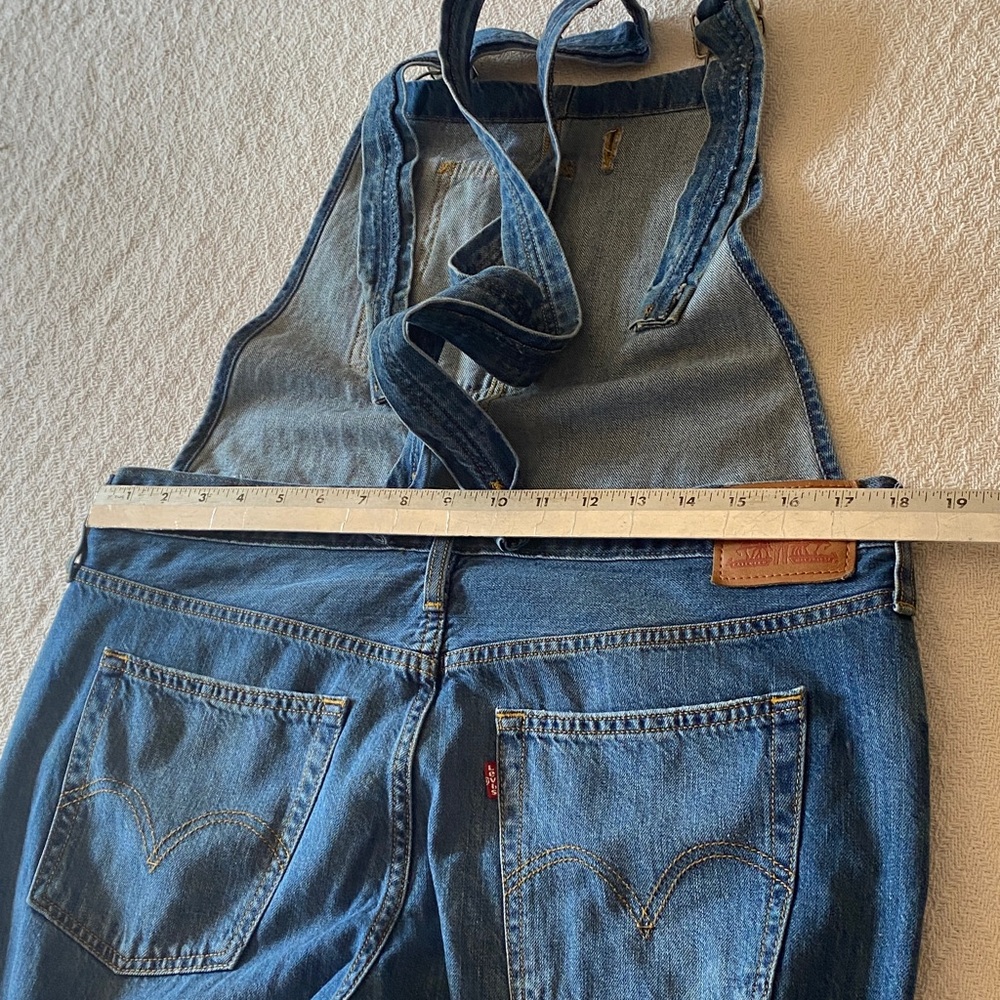 Levi's Women’s Denim Overalls straight leg blue pockets distressed boho hippie - Picture 11 of 13